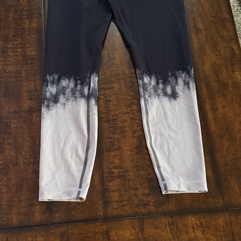 Lululemon Stylish Black and grey Leggings sz 8 - Picture 2 of 6